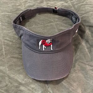 Georgia Bulldogs UGA Gray Visor by ‘47 clean up, adjustable Velcro strap.